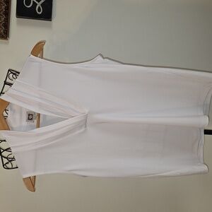 Anne Klein Ivory V-Neck Blouse Womens Small (Jennifer # 16)